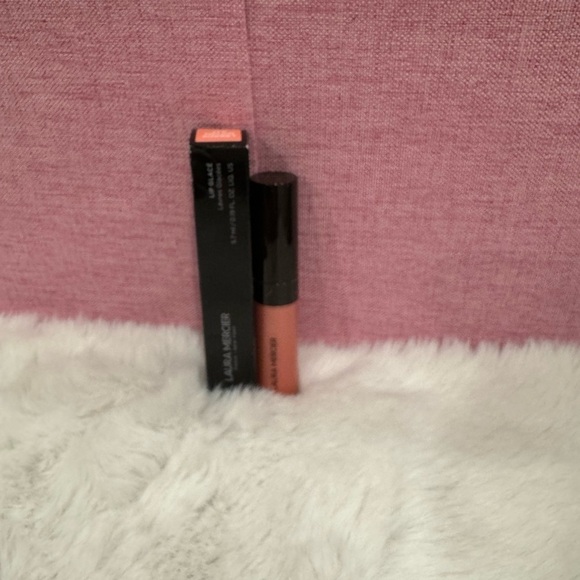 Laura Mercier
Lip Glacé Lip Gloss Color: 150 Melon Sorbet - light coral pink - Picture 9 of 10